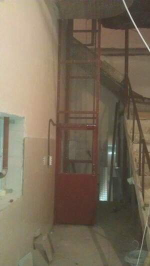 Грузовые лифты и подъемники для магазинов, складов.